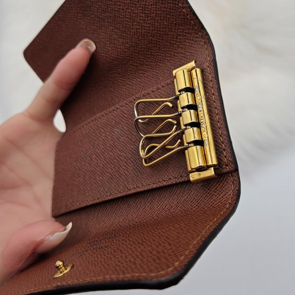 Louis Vuitton Monogram Key Case - Picture 14 of 15
